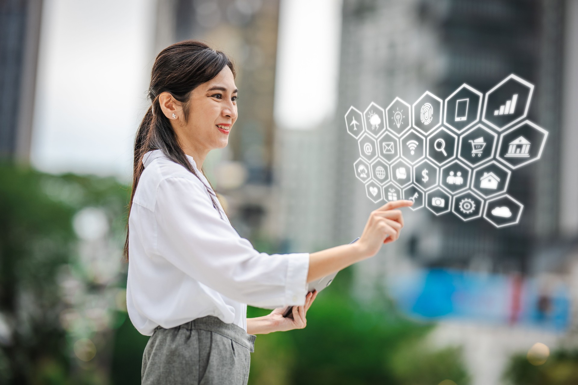 Digital Synergy: Asian Entrepreneur Utilizing Web Interfaces for Financial Success